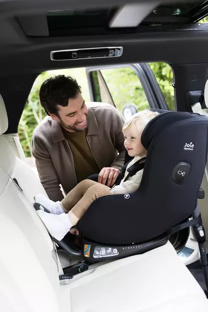 Joie i-Prodigi PRO Turvaistuin Eclipse lapsella autossa. - Bilbarnstolar 9-36 kg - C2103CAECL000 - 2