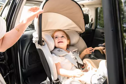 BRITAX Swivel-Grow Max Air turvaistuin suojaavalla kuomulla. - Britax bilbarnstolar - 2000042295 - 2